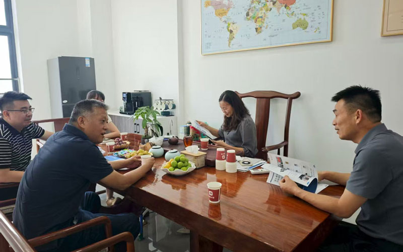 雙方洽談溝通合作事宜